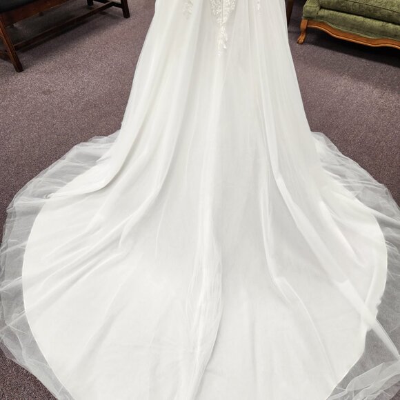 Pronovias Snehea Size 20 Off White Lave & Tulle Bridal Gown Wedding Dress - Picture 8 of 9